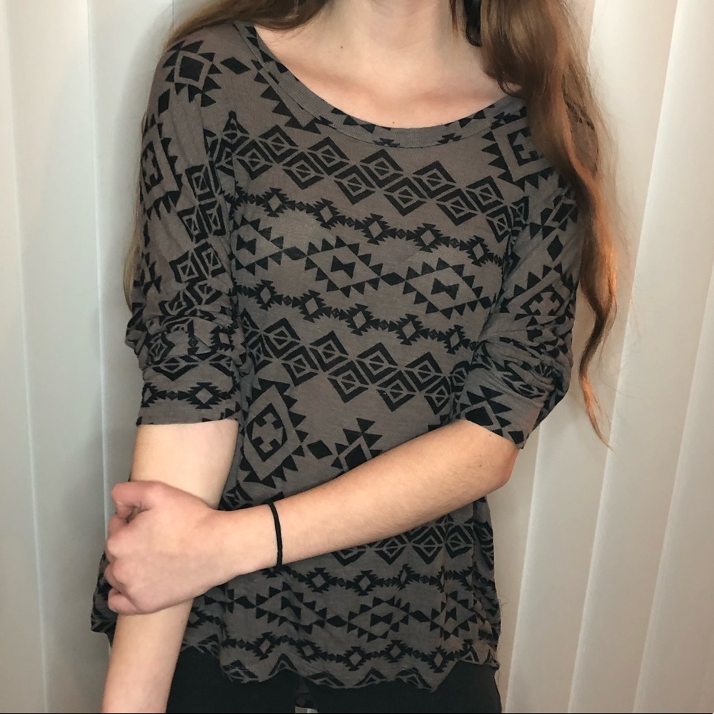 Mid sleeve top